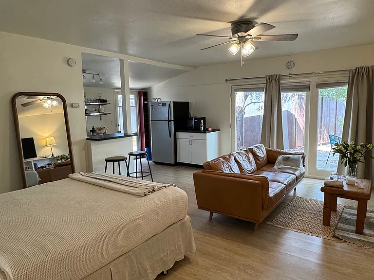 1724 N Whittier Dr — Photo 6
