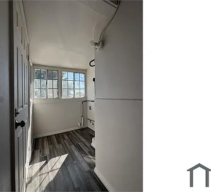 470 W 47th Pl — Photo 4