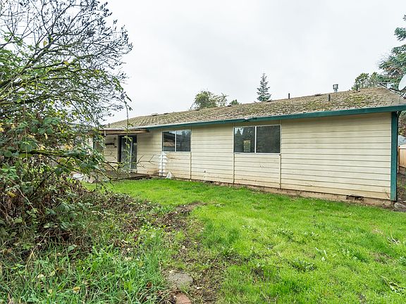 4th image of 2350 SE 53rd Ave