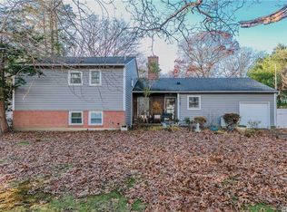 324 Glenmore Ln, Bayport, NY 11705