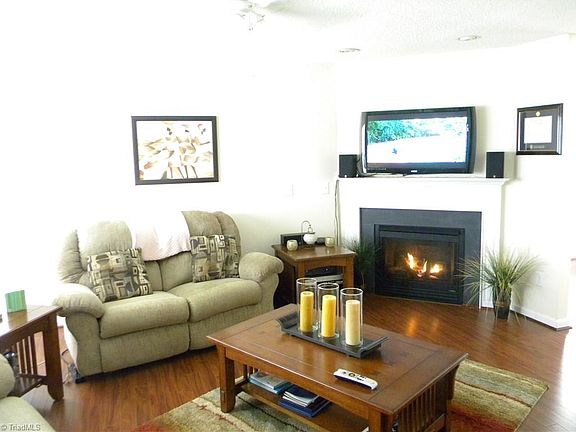 3rd image of 622 Cairn Cir