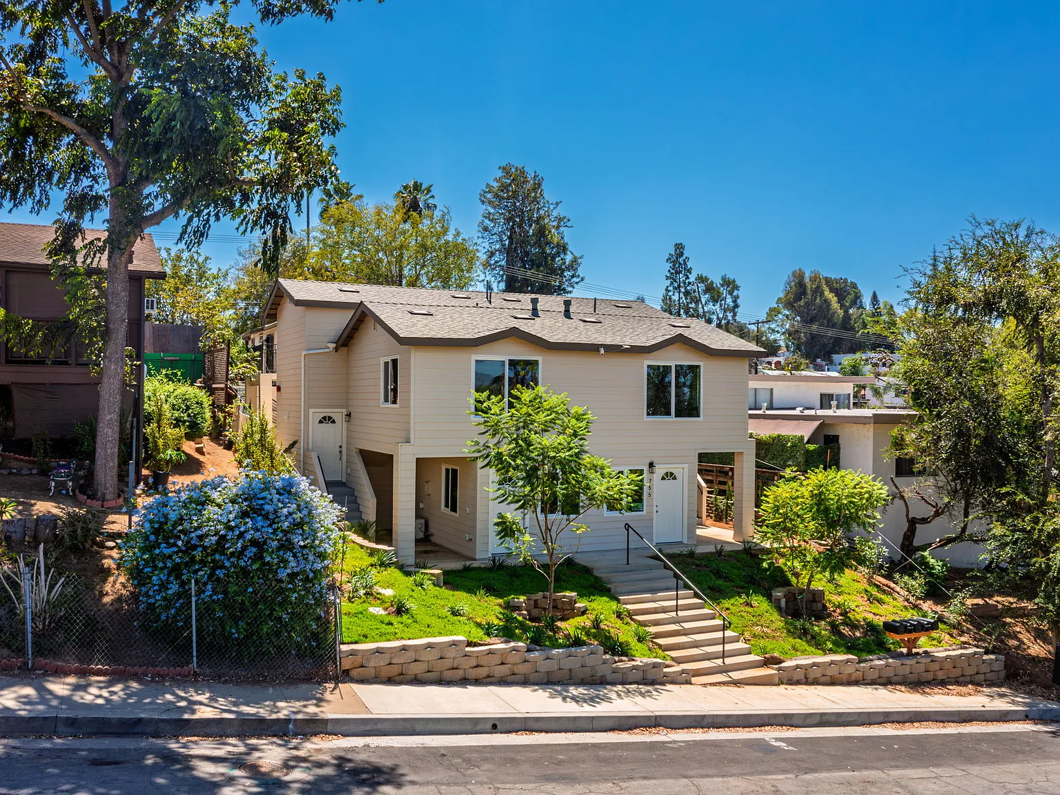 3 bed, 1000 sqft, $3,450 — Photo 1