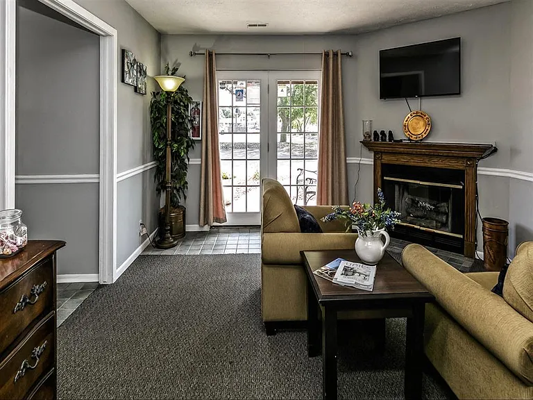 Fox Ridge Apartments — Photo 8