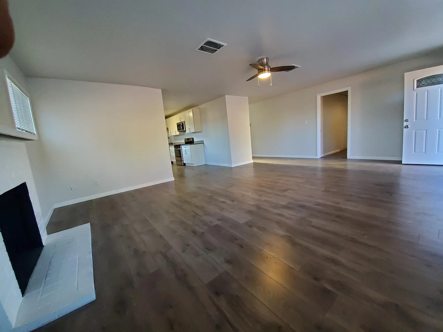3 bed, 1212 sqft, $2,695 — Photo 3