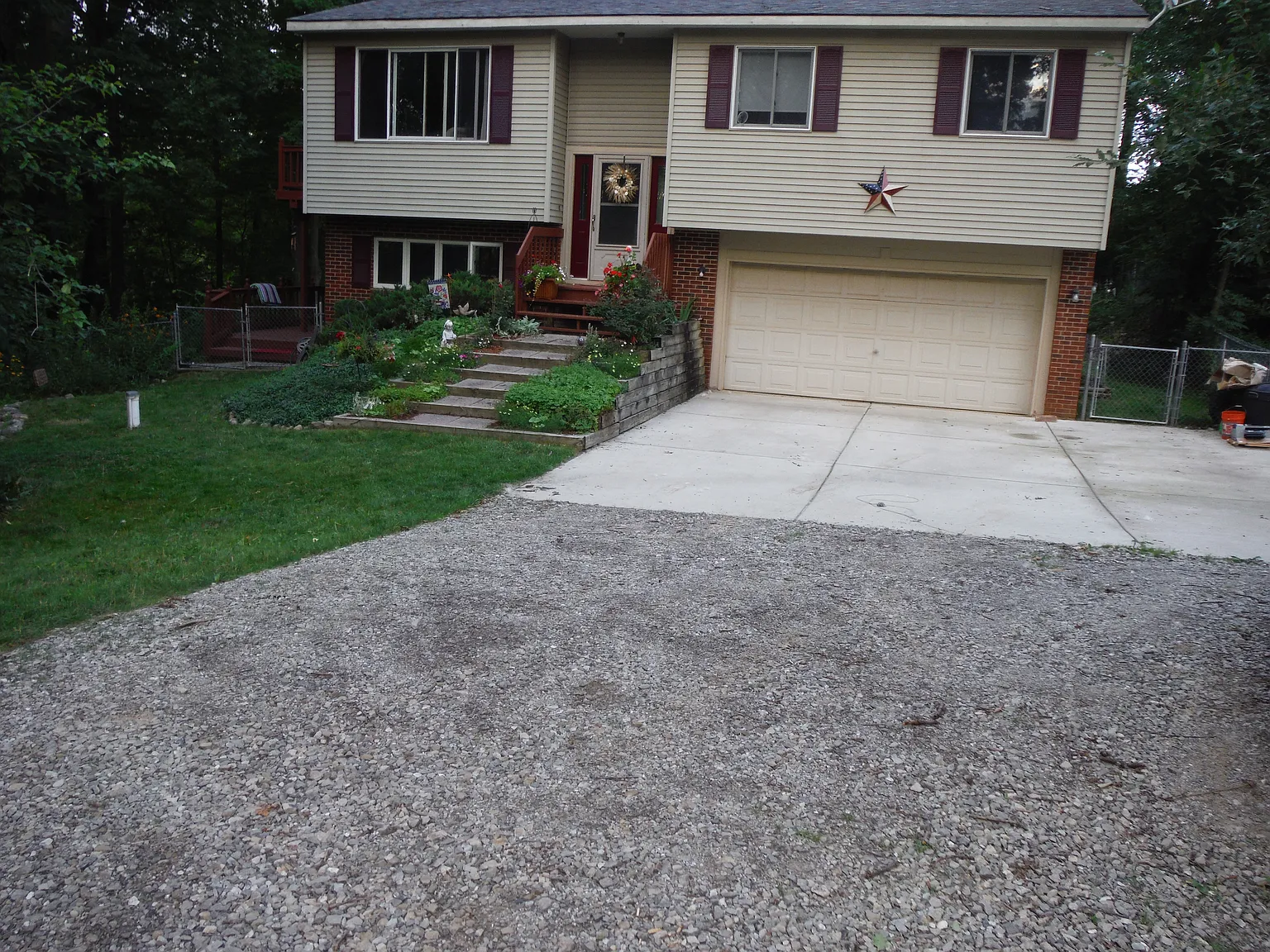 1635 Woodfield Blvd photo 1