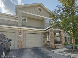 6630 Hearthside Ct, West Bloomfield, MI 48322