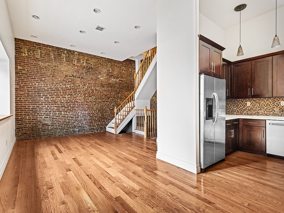 1st image of 172 Hoyt St Unit Hse