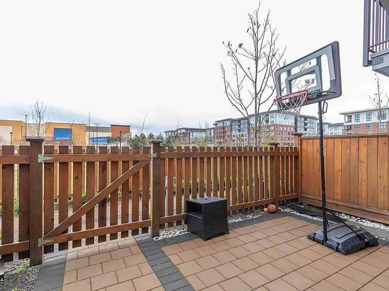 9560 Alexandra Rd #8 — Photo 13