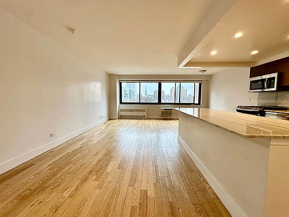 2nd image of 160 W 97th St APT 8K