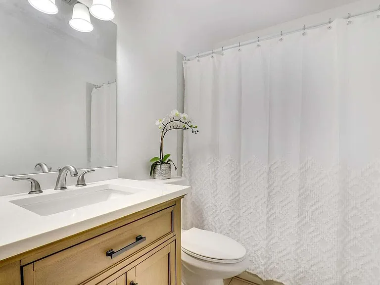 1334 N Mangonia Dr — Photo 11