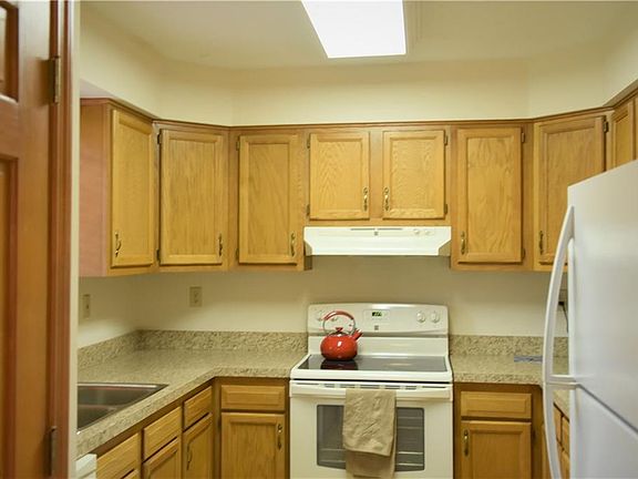 4th image of 77 Asbury Ln