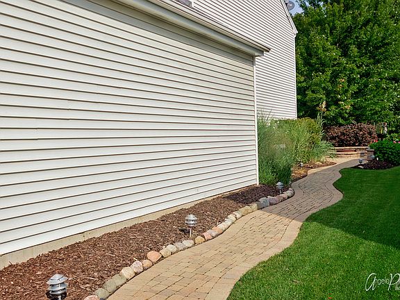 5th image of 434 E Stratford Ln