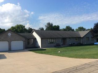13138 Terrell Ridge Rd, Dubuque, IA 52003