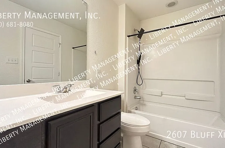 2607 Bluff Xing — Photo 29