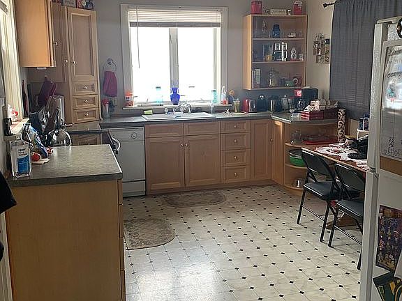 2nd image of 605 17th Ave W