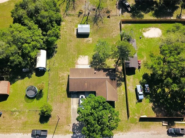 233 Bungalow Ave, Goliad, TX 77963