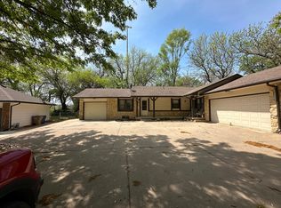 313 N Willow Dr, Derby, KS 67037