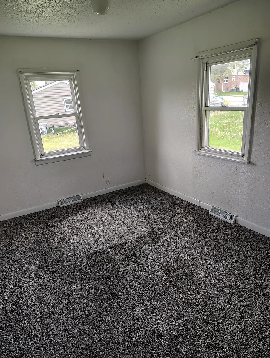 Building Photo - 306 Birch Ave #306