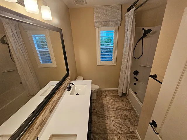 5 bed, 3.5 bath, 2572 sqft, $4,000 — Photo 2