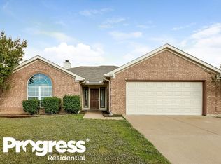 1012 SW Hillside Dr, Burleson, TX 76028