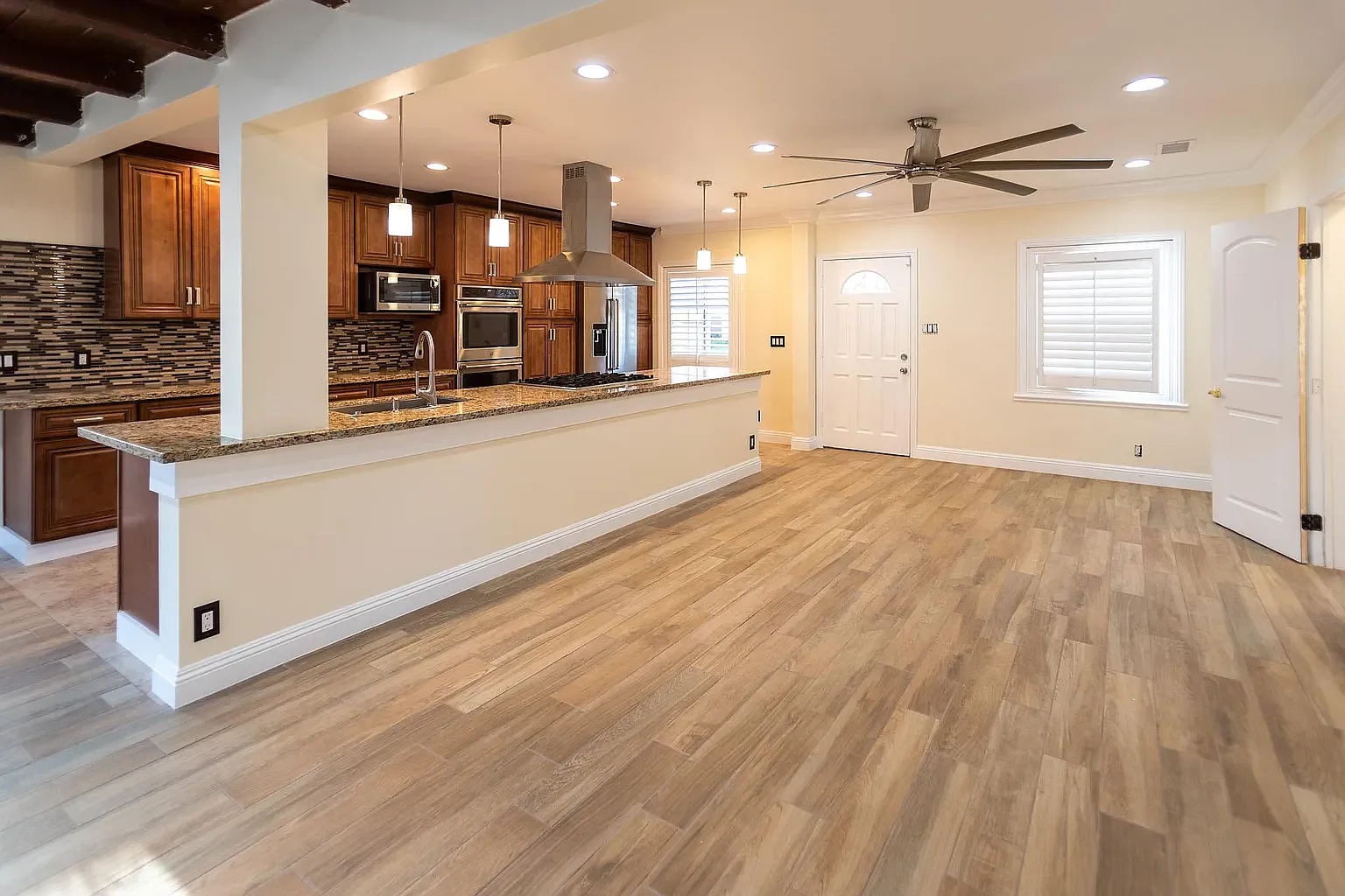 3 bed, 1350 sqft, $4,300 — Photo 4