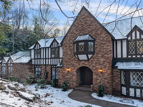 2nd image of 4827 Briarwood Ln