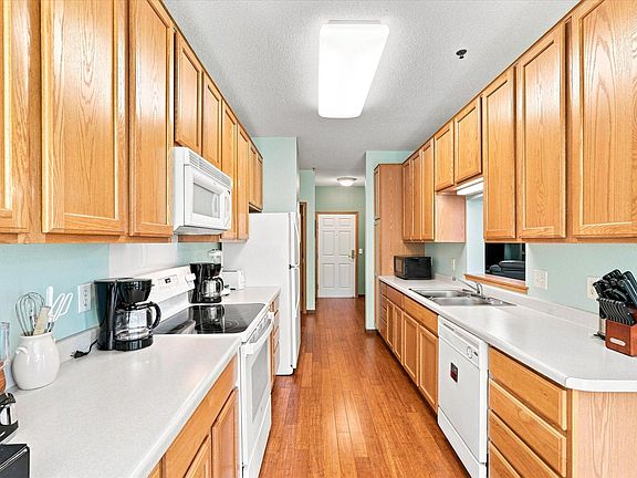 4th image of 15001 Burnhaven Dr Unit 207