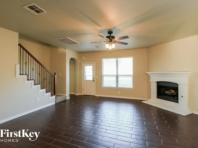 9708 Allie Hope Ln — Photo 3