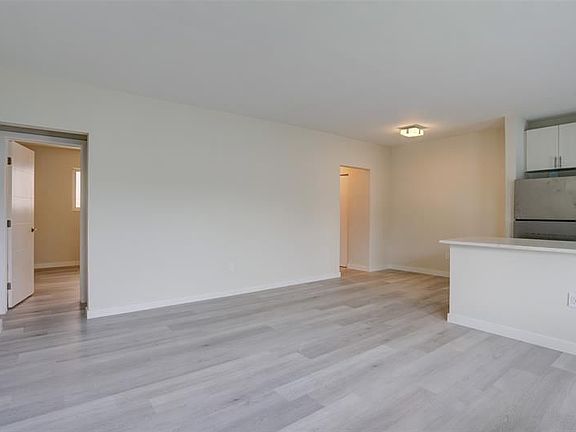 3rd image of 1535 Michigan Ave APT 7