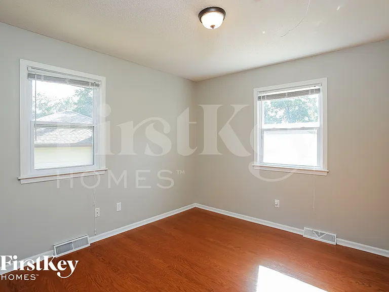804 NE 74th St — Photo 11