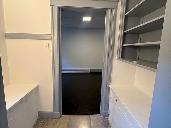4th image of 76 S Hamilton St APT 2