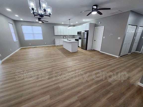 3rd image of 1162 W Ewing St