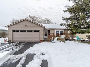 102 Tall Tree Dr, Penfield, NY 14526