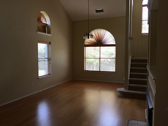 3rd image of 504 Settlement St