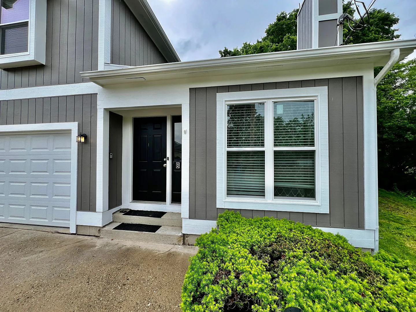 3 bedroom attached home in Bethany — Photo 2