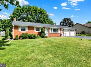 1465 Webster Dr, Carlisle, PA 17015