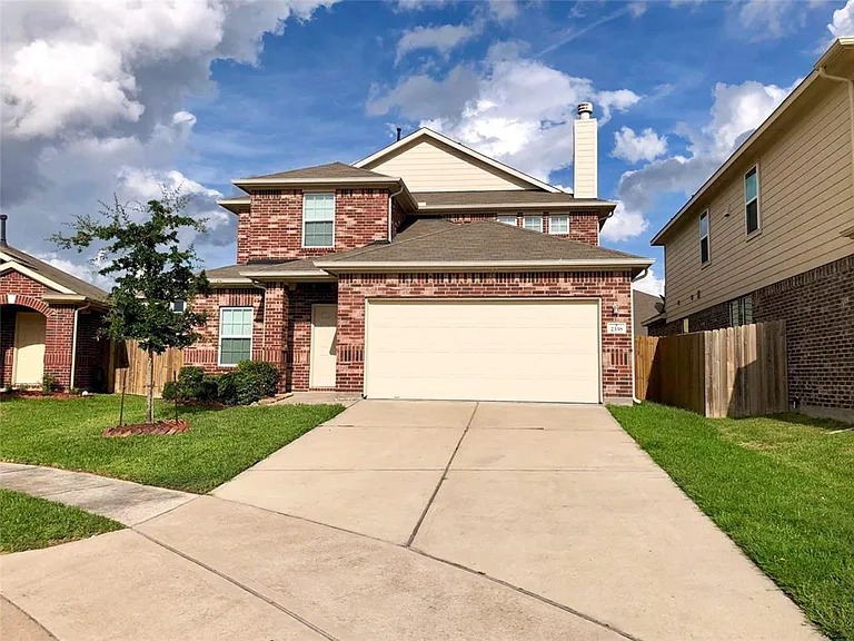 2338 Beacon Brook Ln — Photo 1