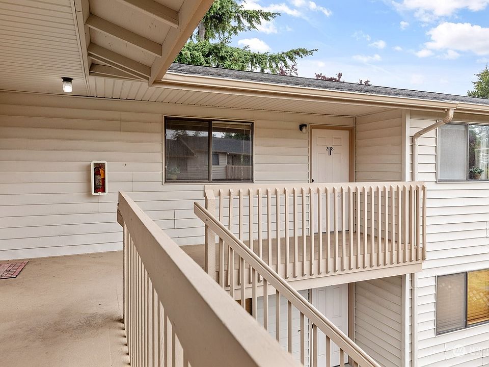 1st image of 325 NE Kettle Street #208