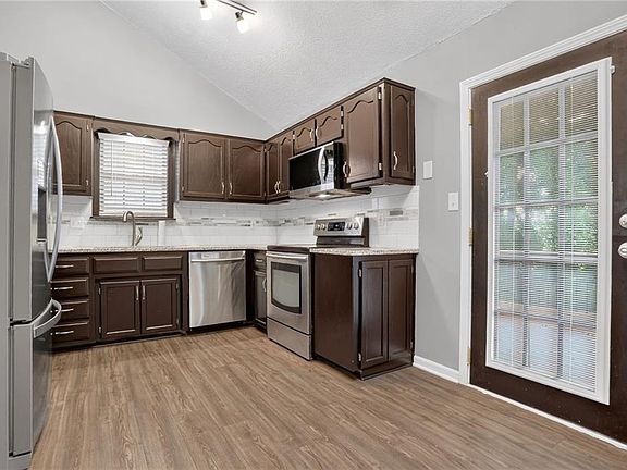 5th image of 228 Richfield Ct