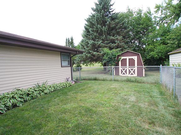 2nd image of 118 Carriage Dr