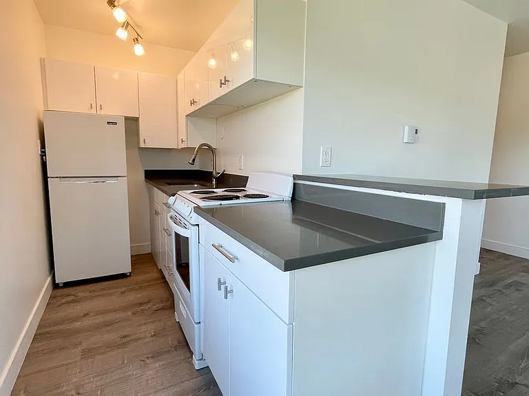 Village Vista Apartments — Photo 63