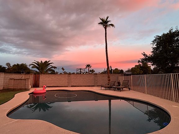 3rd image of 3444 E Paradise Dr
