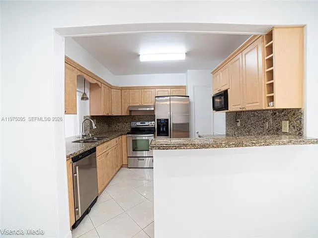 783 W 78th St — Photo 19