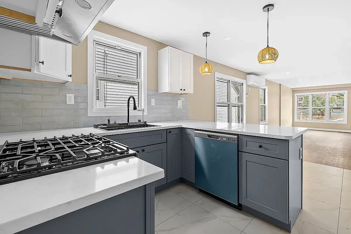 3 bed, 2.5 bath, 1300 sqft, $4,980 — Photo 3