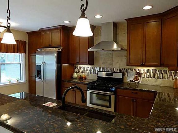 4th image of 1236 Colvin Blvd