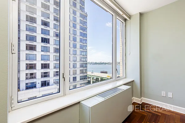 Sold by (Legacy) Elegran | media 2