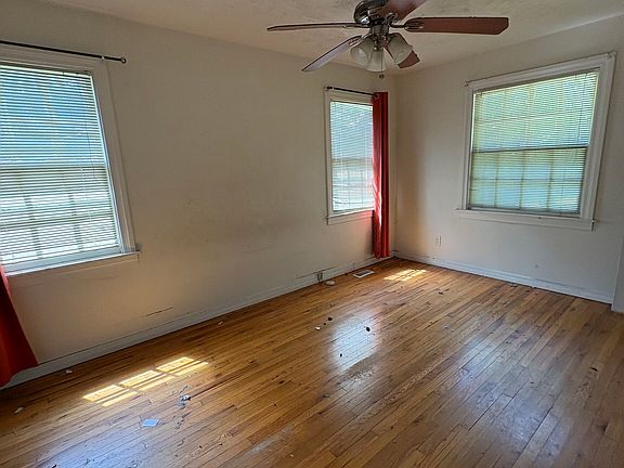 5th image of 4075 Edgewood Cir