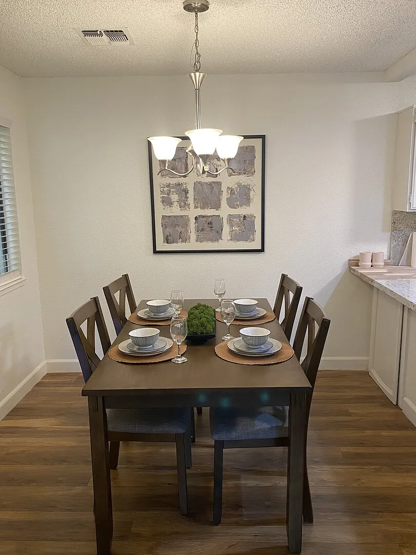 Modesto gated 2 Bdrm/2 Ba unit nr shopping, eateries, in unit washer — Photo 1