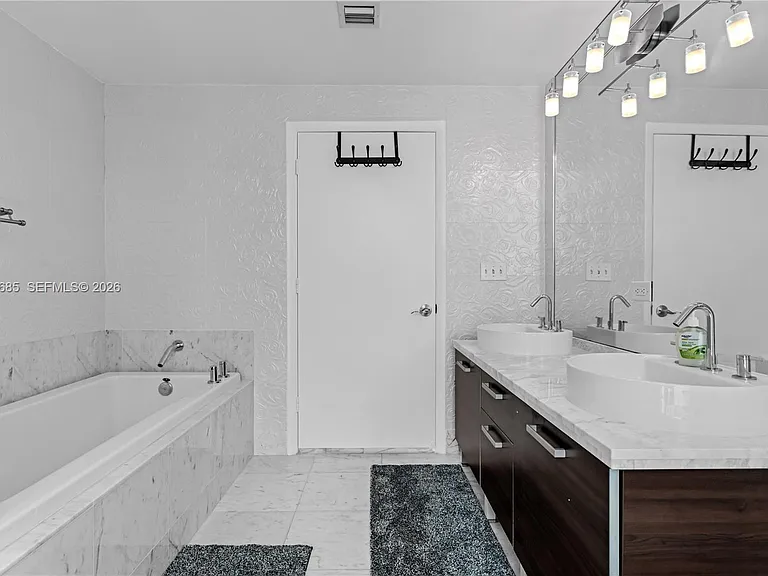 244 Biscayne Blvd #4708 — Photo 33
