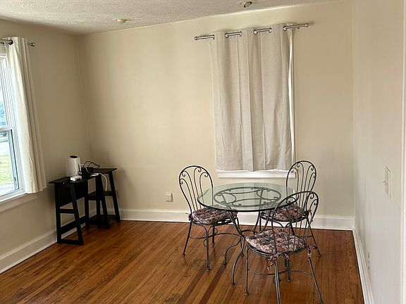 5th image of 217 Dupont Ave